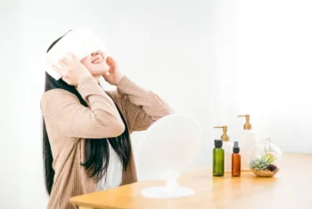 頭を冷やしている様子